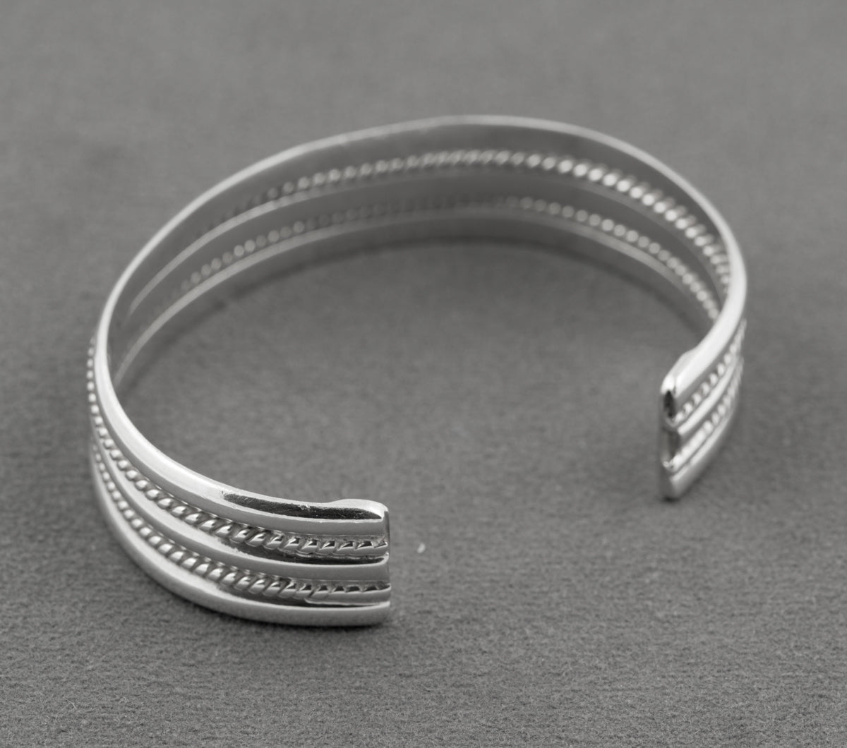 Vintage Mexican Sterling Silver Hand Made Bangle Bracelet Rope Twist Design (B2430)