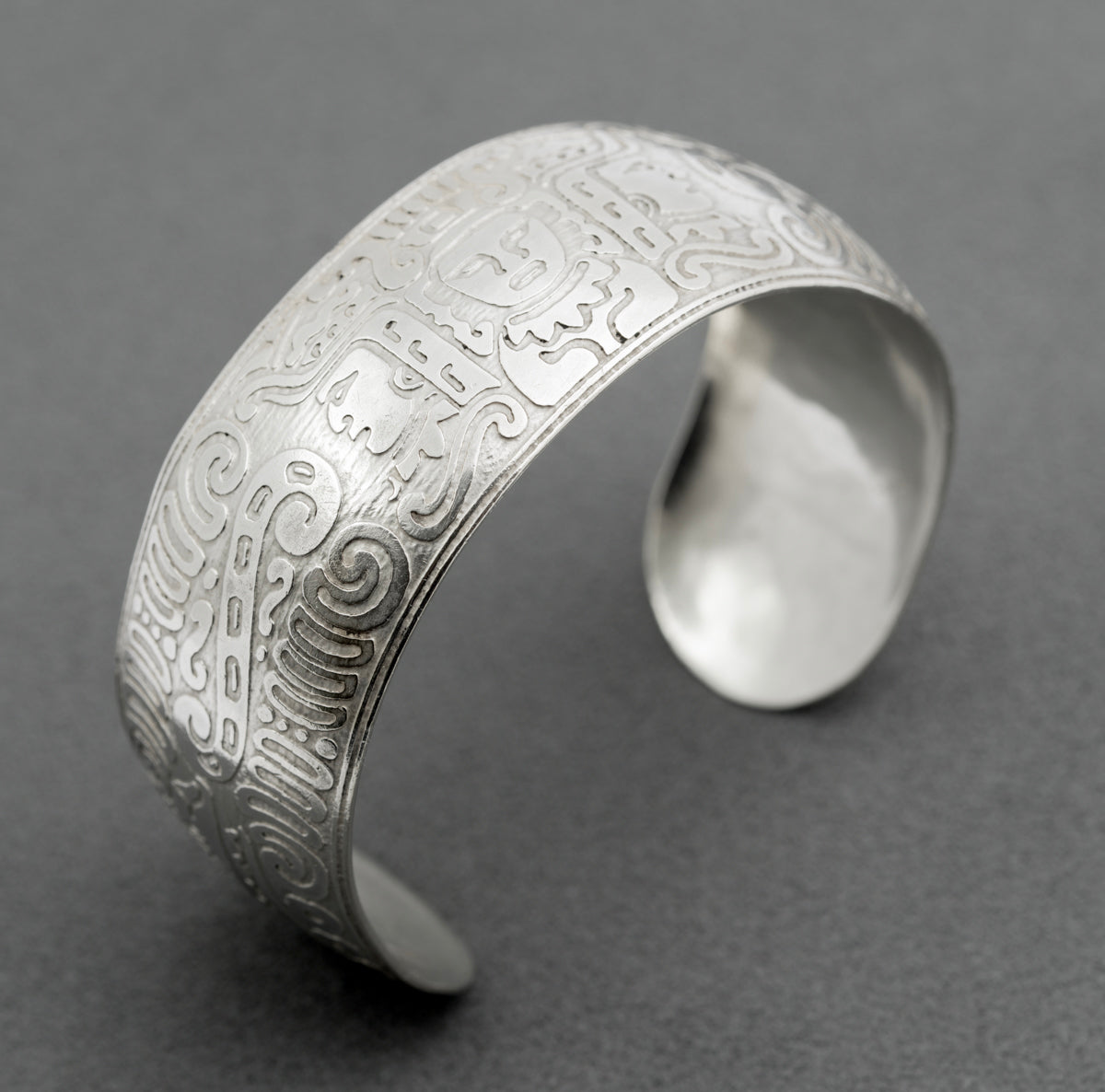 Vintage 925 Sterling Silver Bangle Bracelet Engraved Aztec Design (B2489)