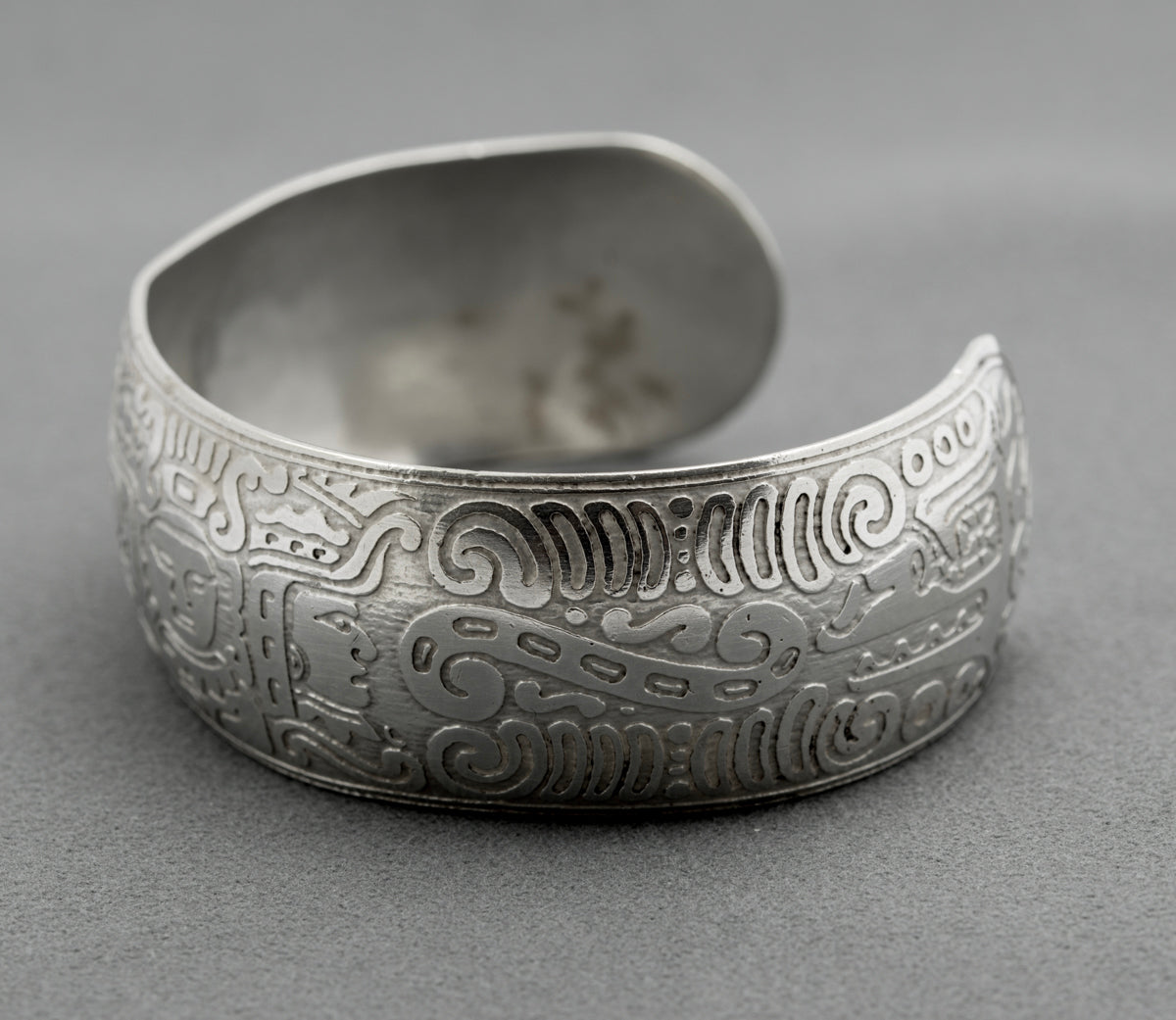 Vintage 925 Sterling Silver Bangle Bracelet Engraved Aztec Design (B2489)