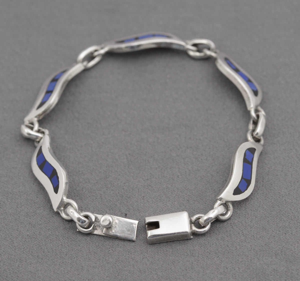 Vintage Mexican 925 Sterling Silver & Blue Stone Wave Bracelet c.1970's (B2507)