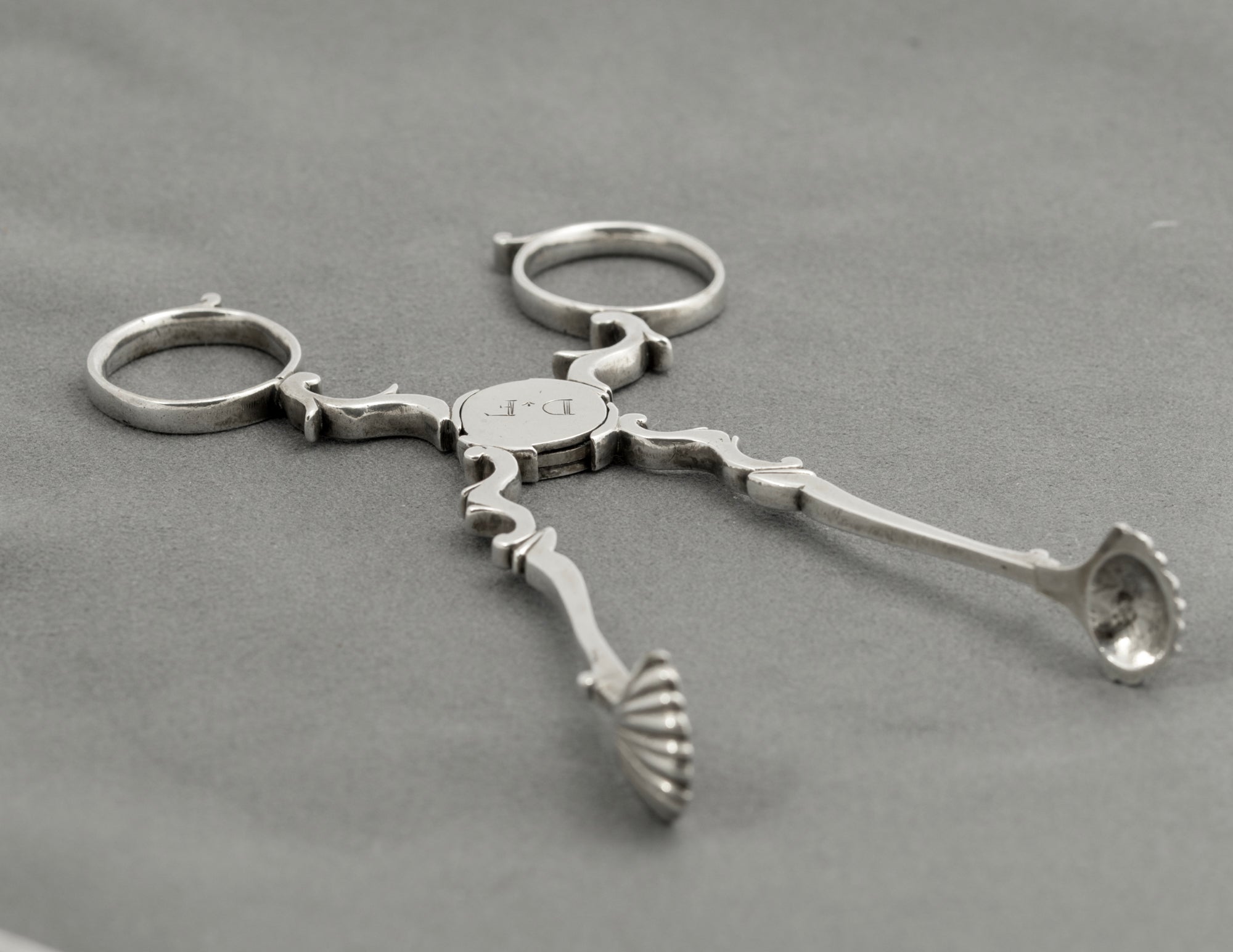 Antique Georgian Sterling Silver Sugar Tongs / Nips Mid 18th Century (B2521)