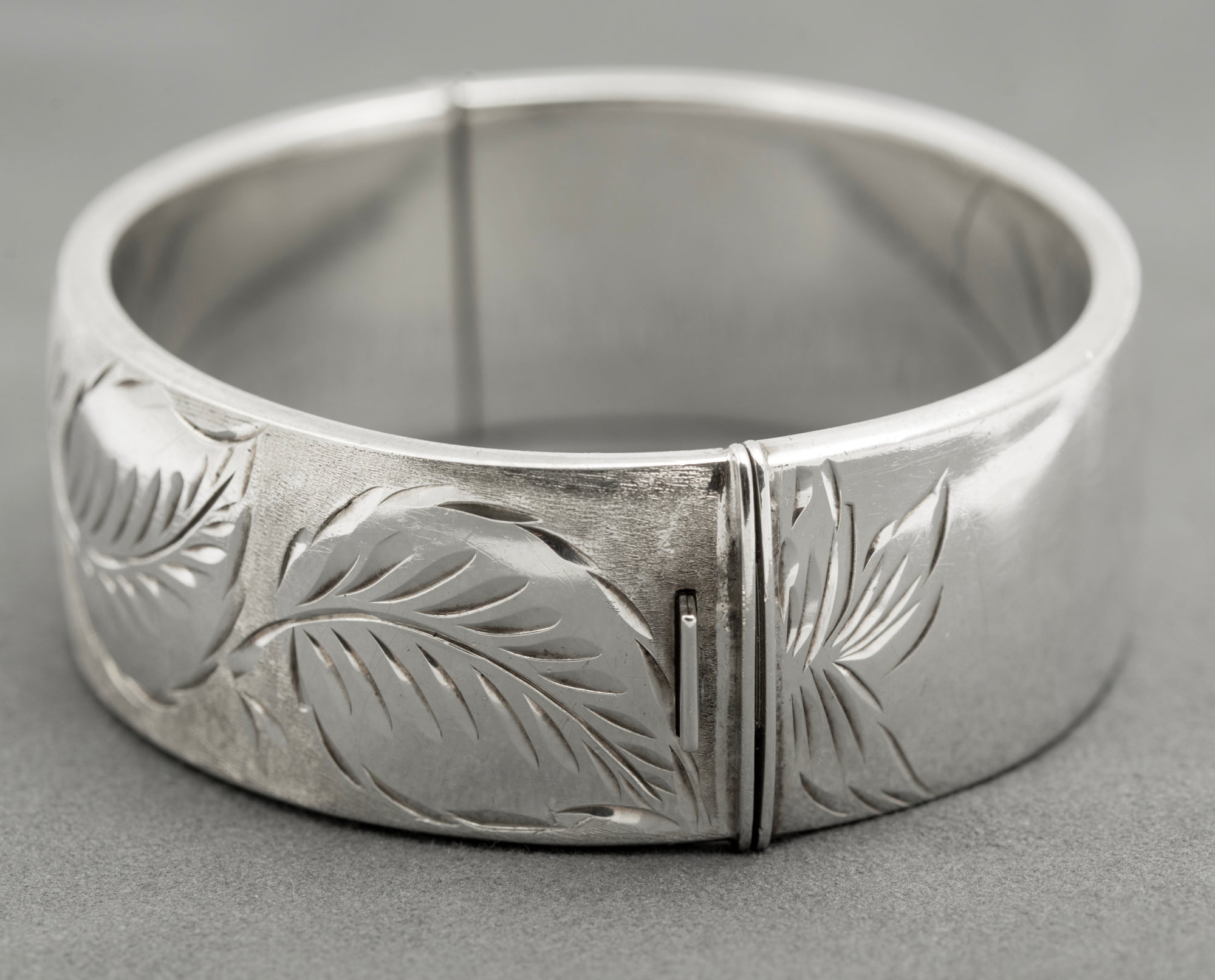 Vintage Sterling Silver Cuff Bangle - Bright Cut Leaves - Patent Sliding Clasp - Hallmarked 1972 - B2523