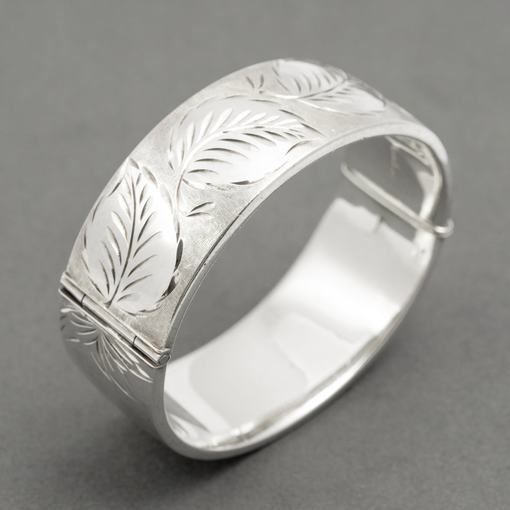 Vintage Sterling Silver Cuff Bangle - Bright Cut Leaves - Patent Sliding Clasp - Hallmarked 1972 - B2523