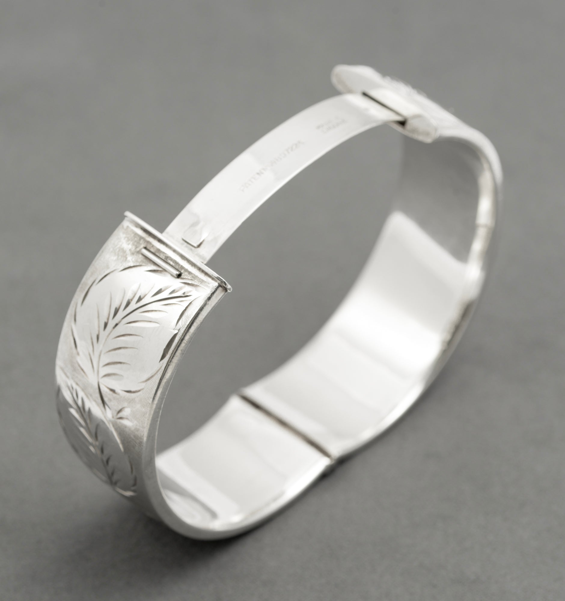 Vintage Sterling Silver Cuff Bangle - Bright Cut Leaves - Patent Sliding Clasp - Hallmarked 1972 - B2523