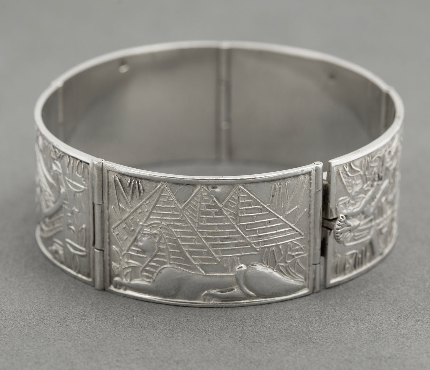 Vintage Egyptian .900 Silver Panel Bracelet Sphinx Pyramids Hallmarked (B2524)