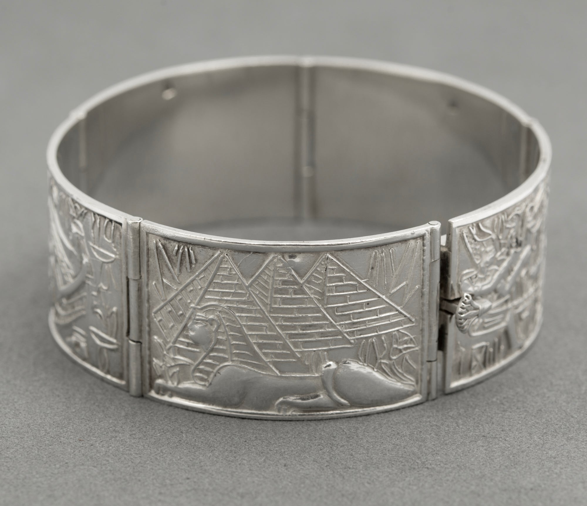 Vintage Egyptian .900 Silver Panel Bracelet Sphinx Pyramids Hallmarked (B2524)