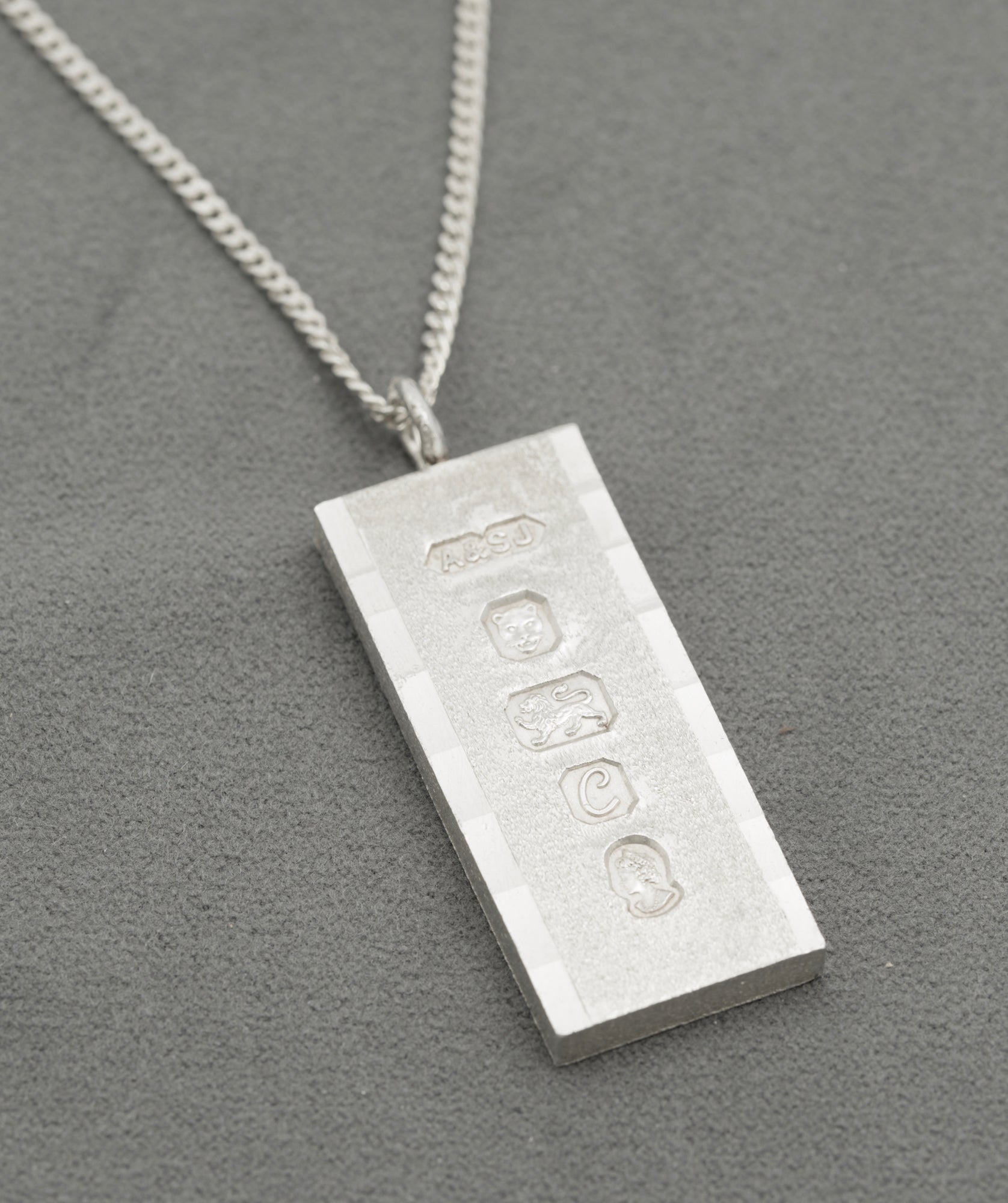Vintage Sterling Silver Ingot Pendant & Chain Necklace Feature Hallmarks 1977 (B2529)