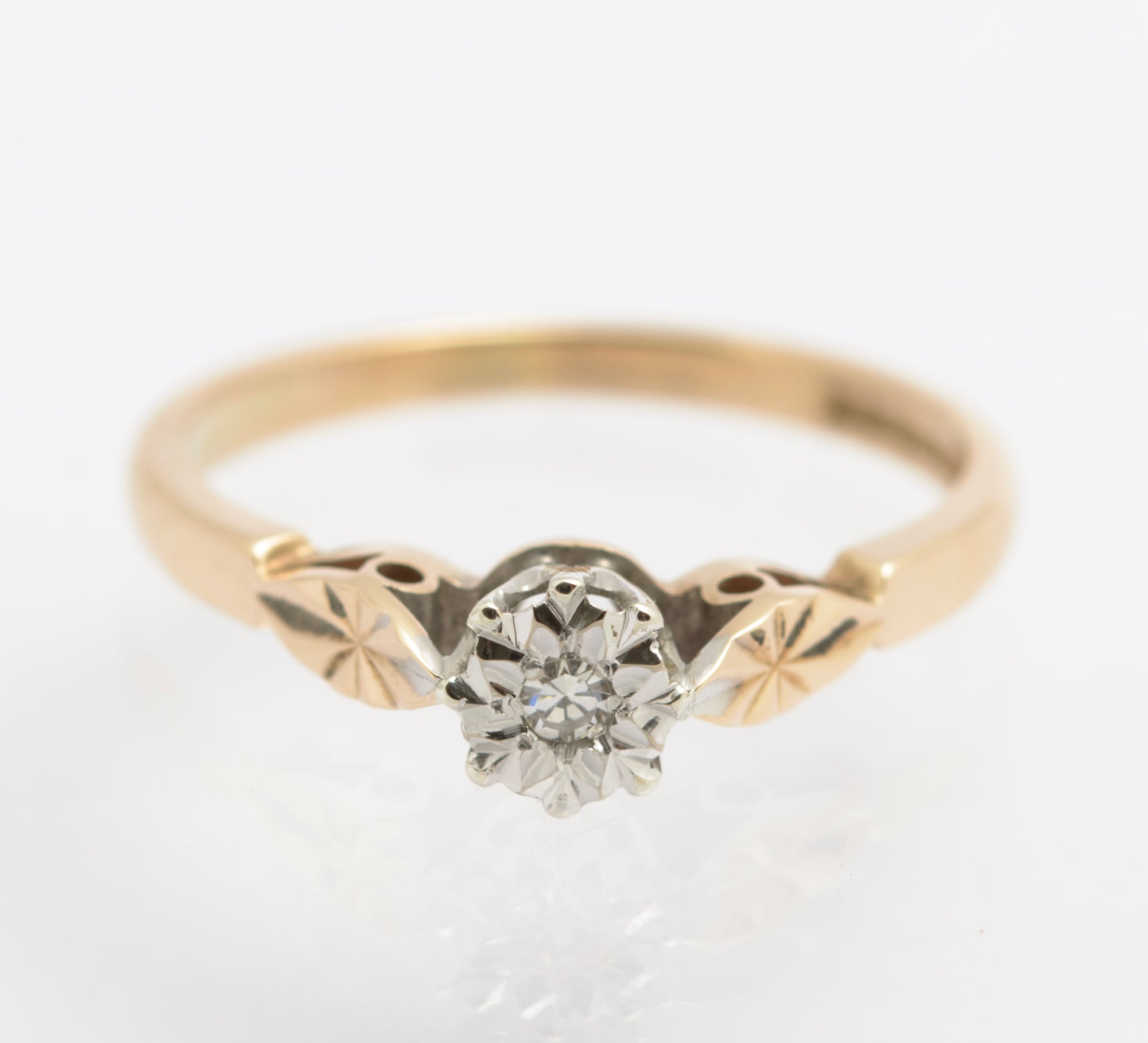 Vintage 9ct Gold Ring Natural Diamond & Illusion Mount Hallmarked 1981 (B2533)