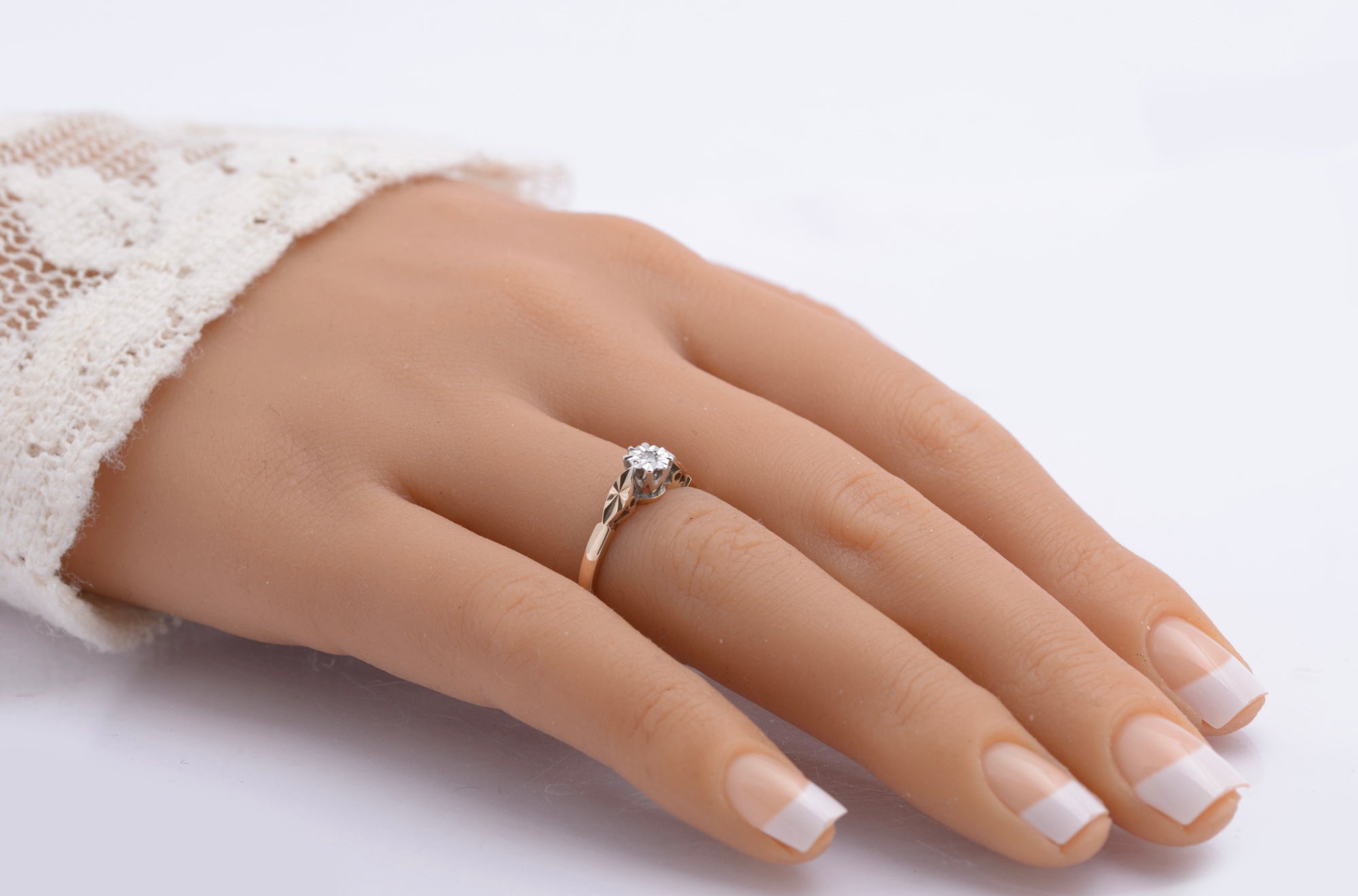 Vintage 9ct Gold Ring Natural Diamond & Illusion Mount Hallmarked 1981 UK Size L (B2533)