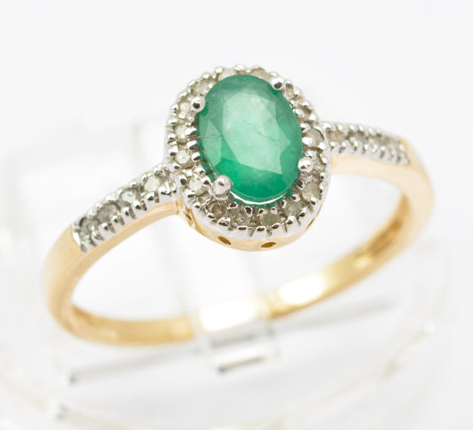 Vintage 9ct Gold & Natural Emerald Gemstone Ring With Diamond Halo & Shoulders  (B2546)