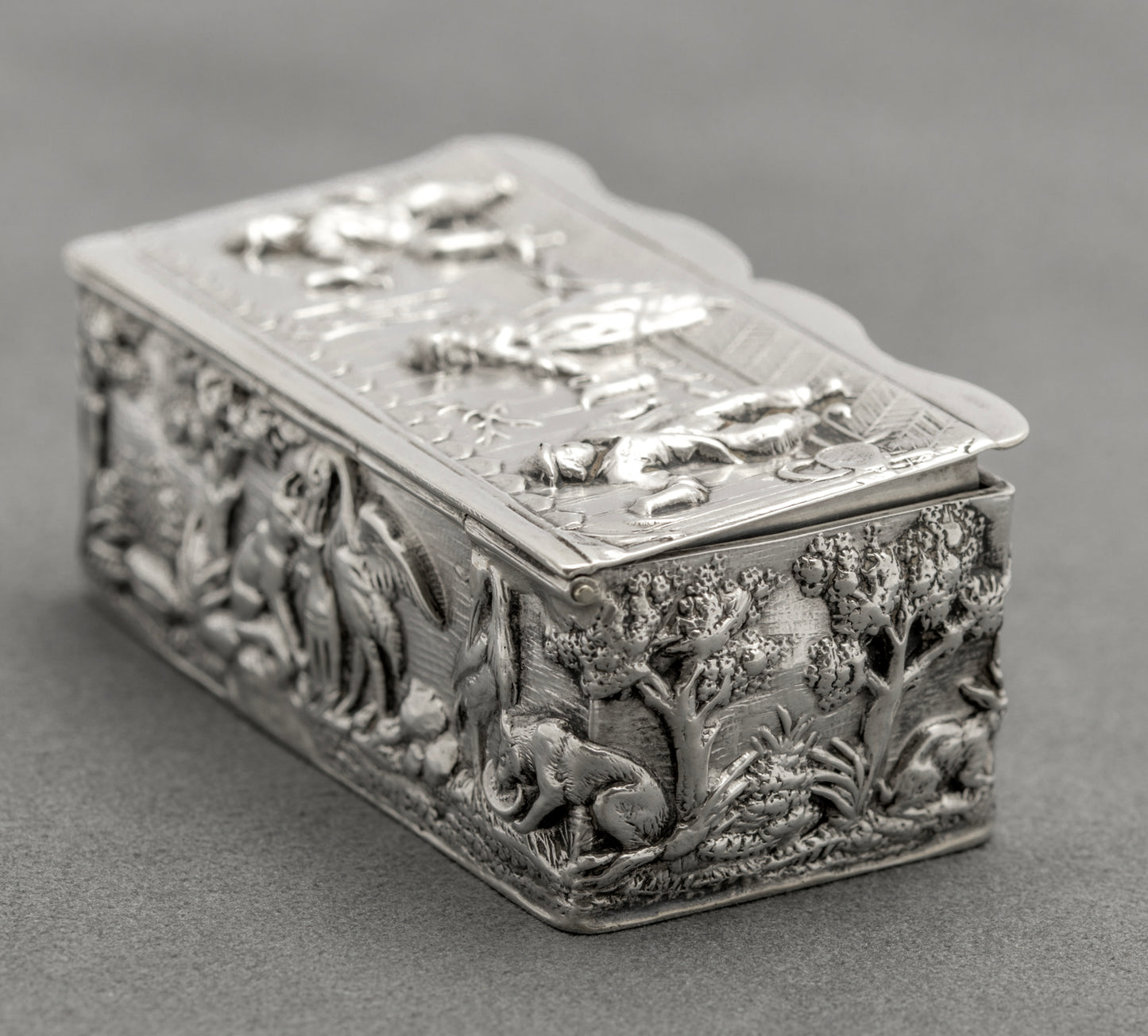 Antique Victorian Sterling Silver Pill/Snuff Box Fox & Stork + Tavern Scene (B2572)