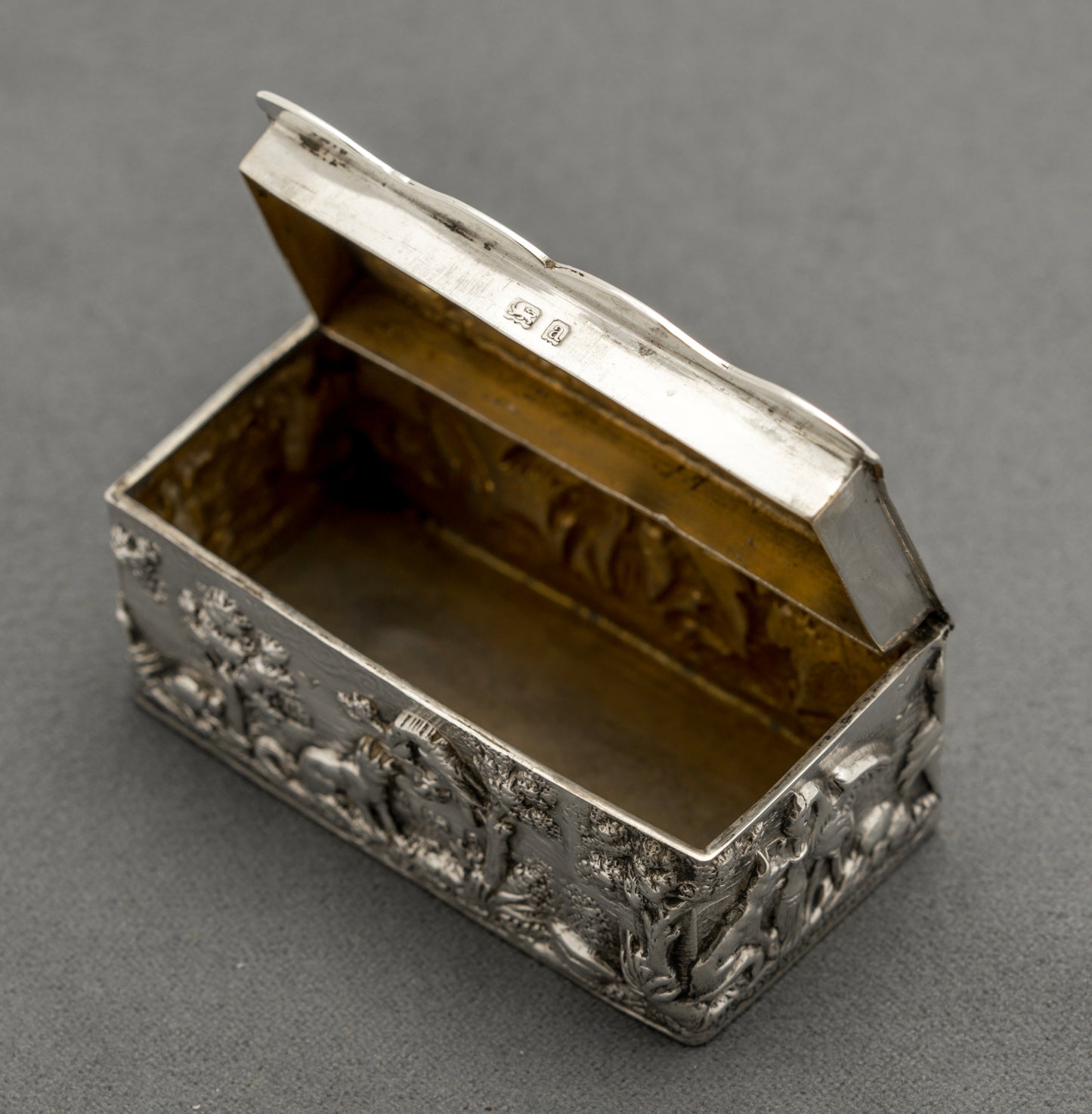 Antique Victorian Sterling Silver Pill/Snuff Box Fox & Stork + Tavern Scene (B2572)