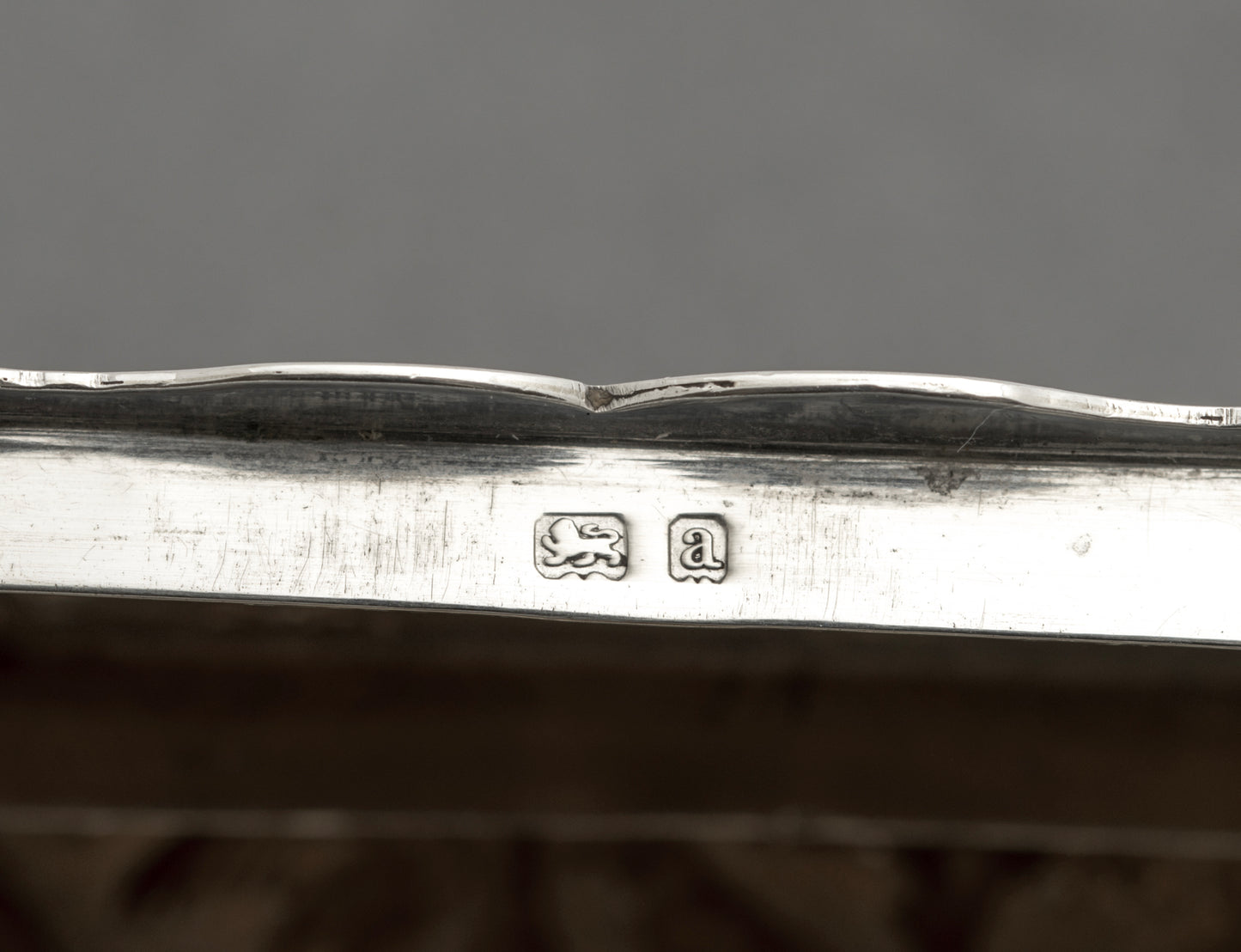 Antique Victorian Sterling Silver Pill/Snuff Box Fox & Stork + Tavern Scene (B2572)