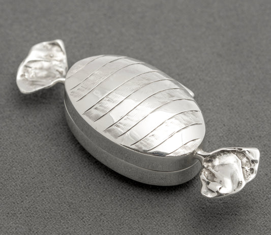 Vintage 925 Sterling Silver Trinket / Pill Box Sweet With Wrapper Design c.1980's (B2575)