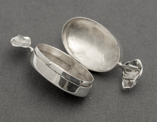 Vintage 925 Sterling Silver Trinket / Pill Box Sweet With Wrapper Design c.1980's (B2575)