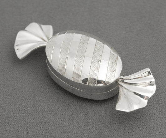 Vintage Sterling Silver Trinket / Pill Box Sweet Wrapper Design Hallmarked London 1993 (B2580)