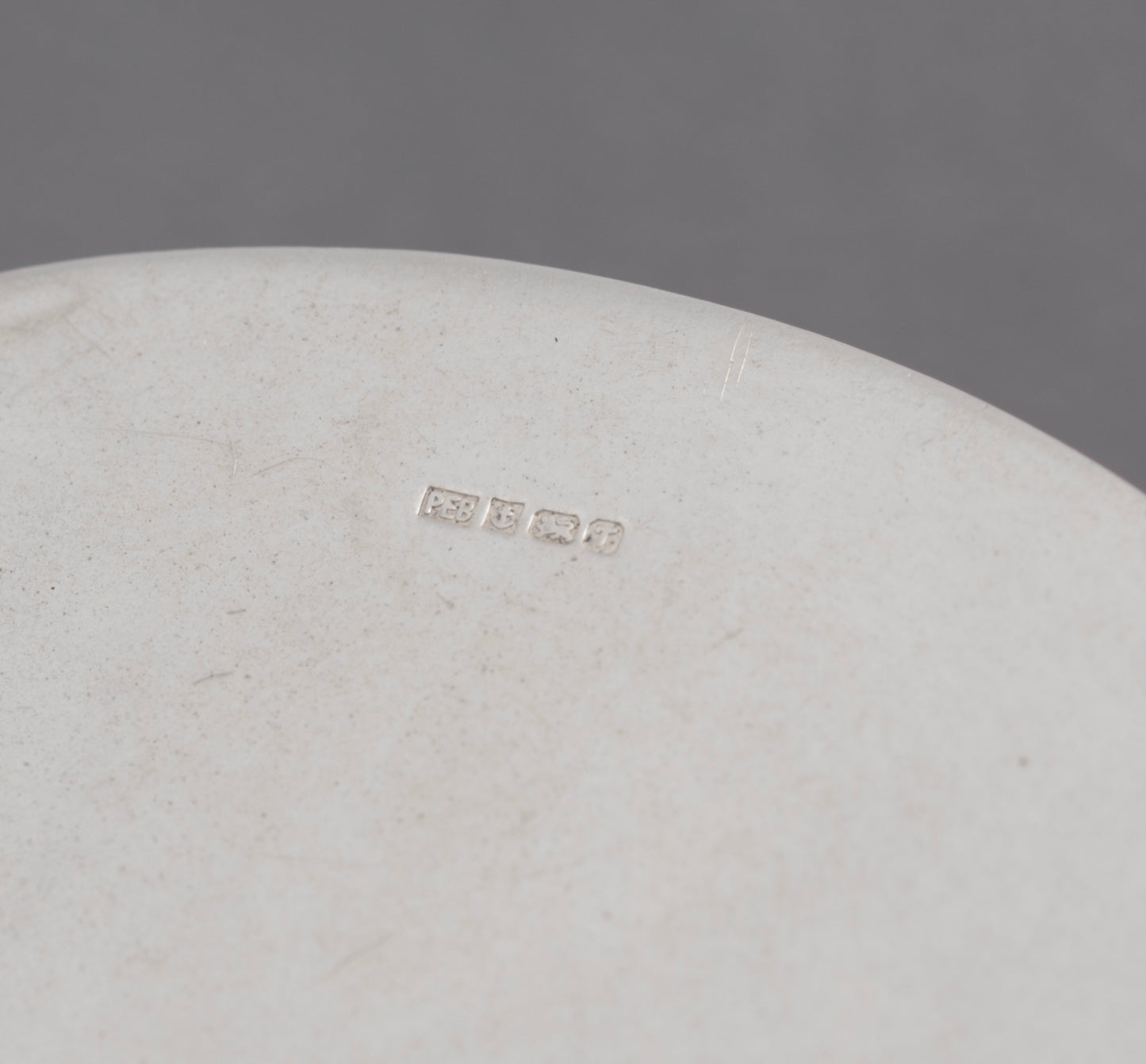 Vintage Sterling Silver Pill Box With Hand Painted Ceramic Flower Panel (B2584)