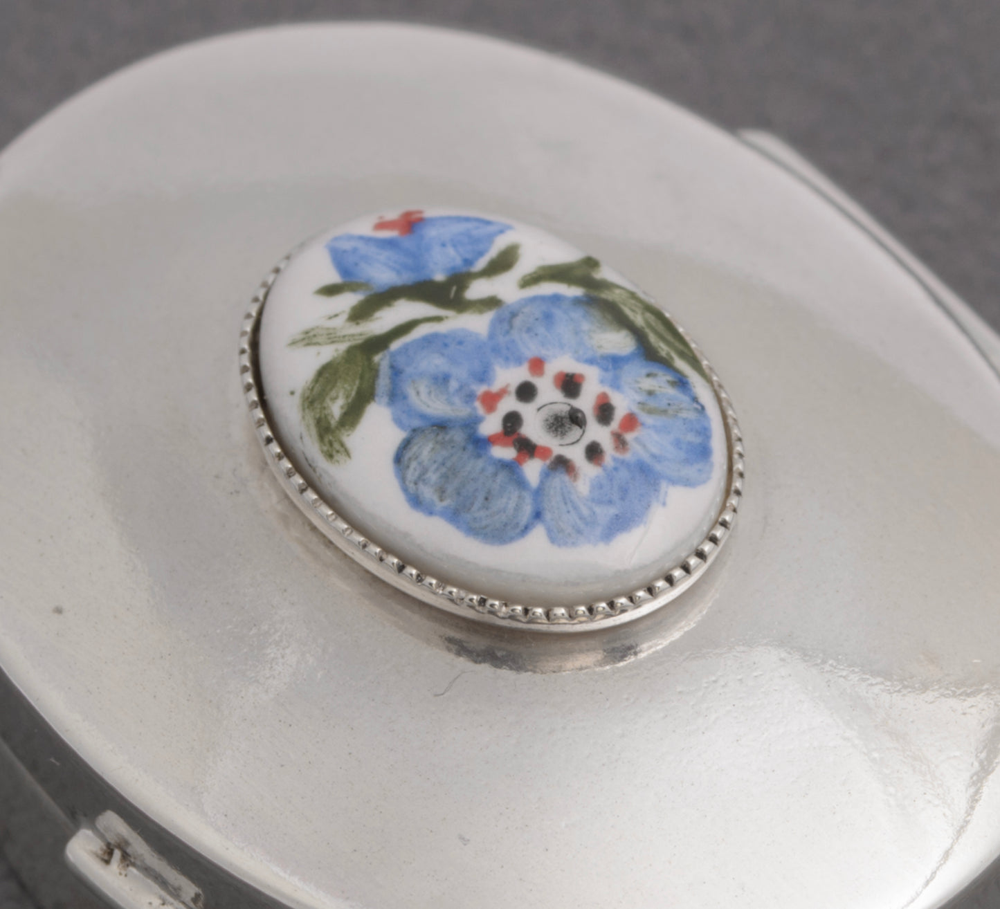 Vintage Sterling Silver Pill Box With Hand Painted Ceramic Flower Panel (B2584)