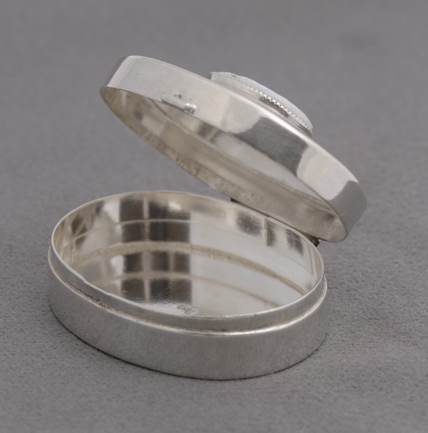 Vintage Sterling Silver Pill Box With Hand Painted Ceramic Flower Panel (B2584)