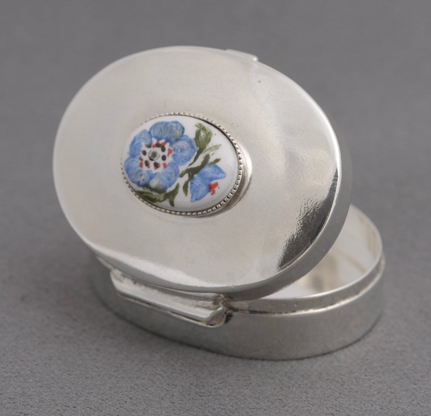 Vintage Sterling Silver Pill Box With Hand Painted Ceramic Flower Panel (B2584)