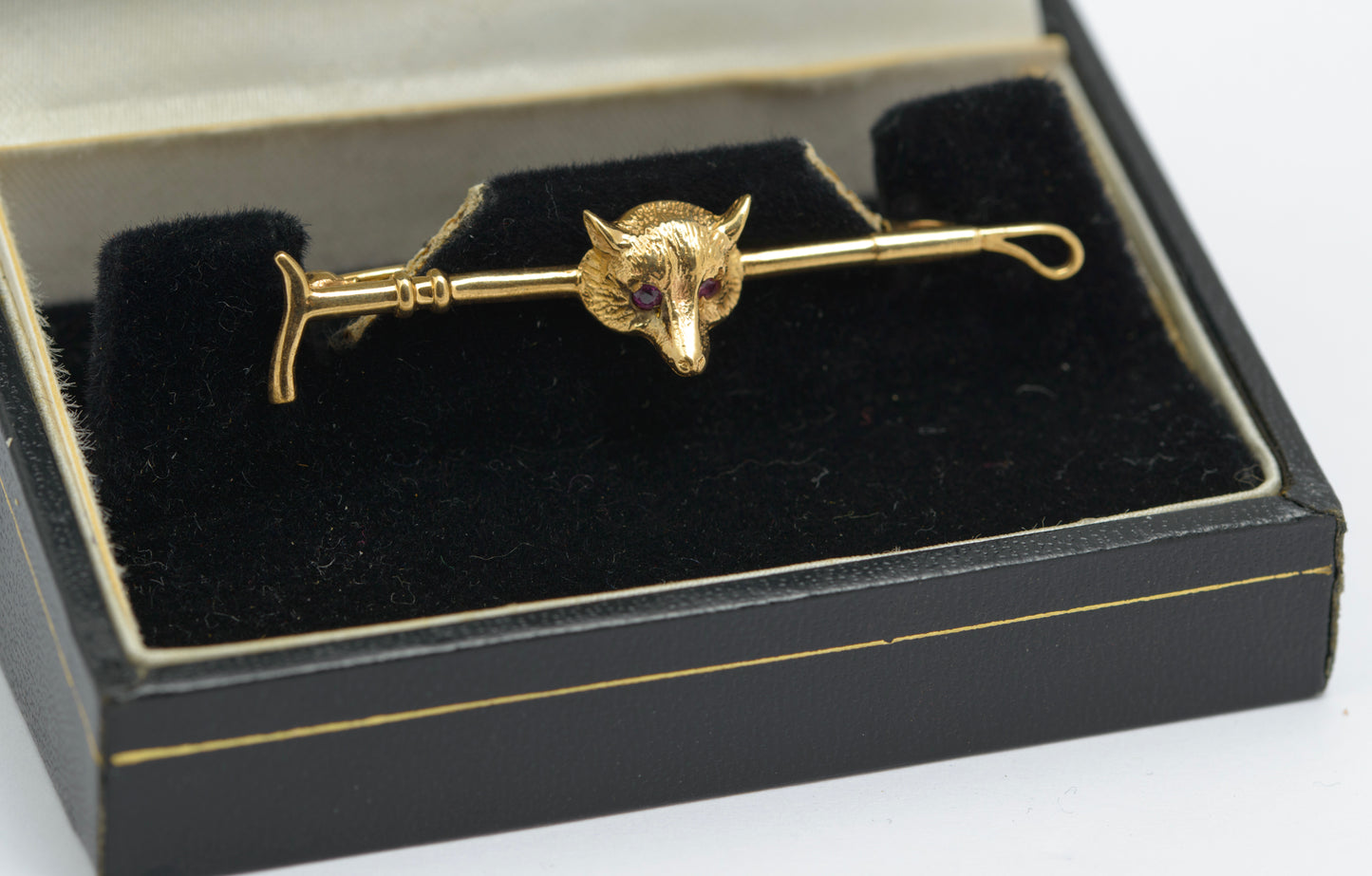 Vintage 9ct Gold Fox & Riding Crop Bar Brooch With Ruby Eyes Hallmarked 1962 (B2590)