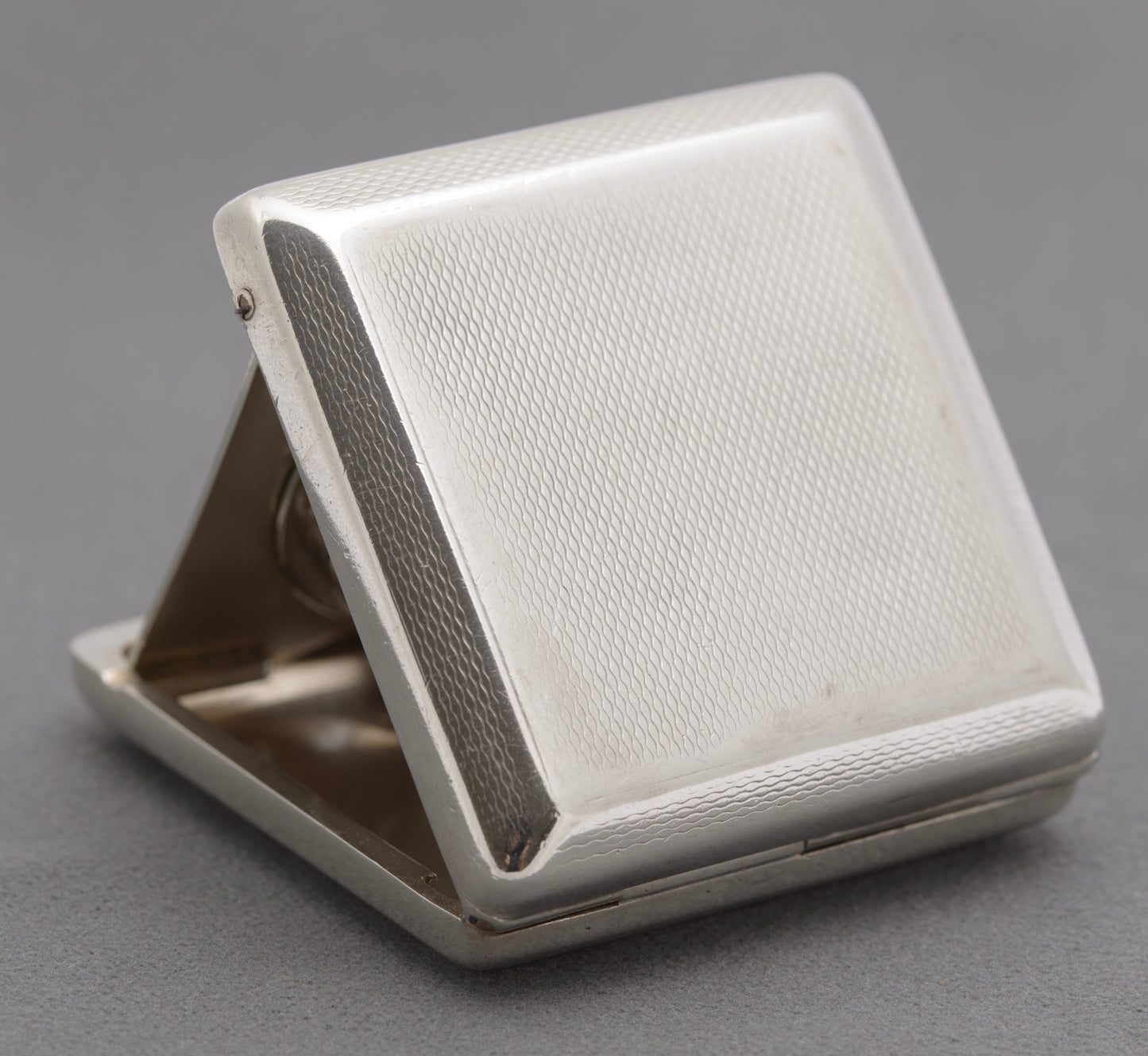 Art Deco Hallmarked 1936 Sterling Silver Case Travelling Folding Clock by Turner & Simpson (B2600)