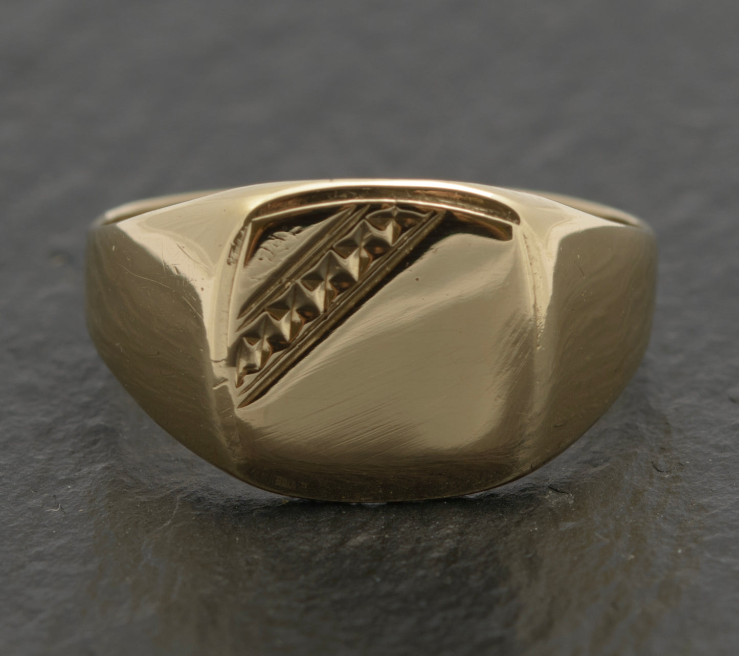 Vintage Men's 9ct Gold Traditional Signet Ring Size W Sheffield Hallmark (B2601)