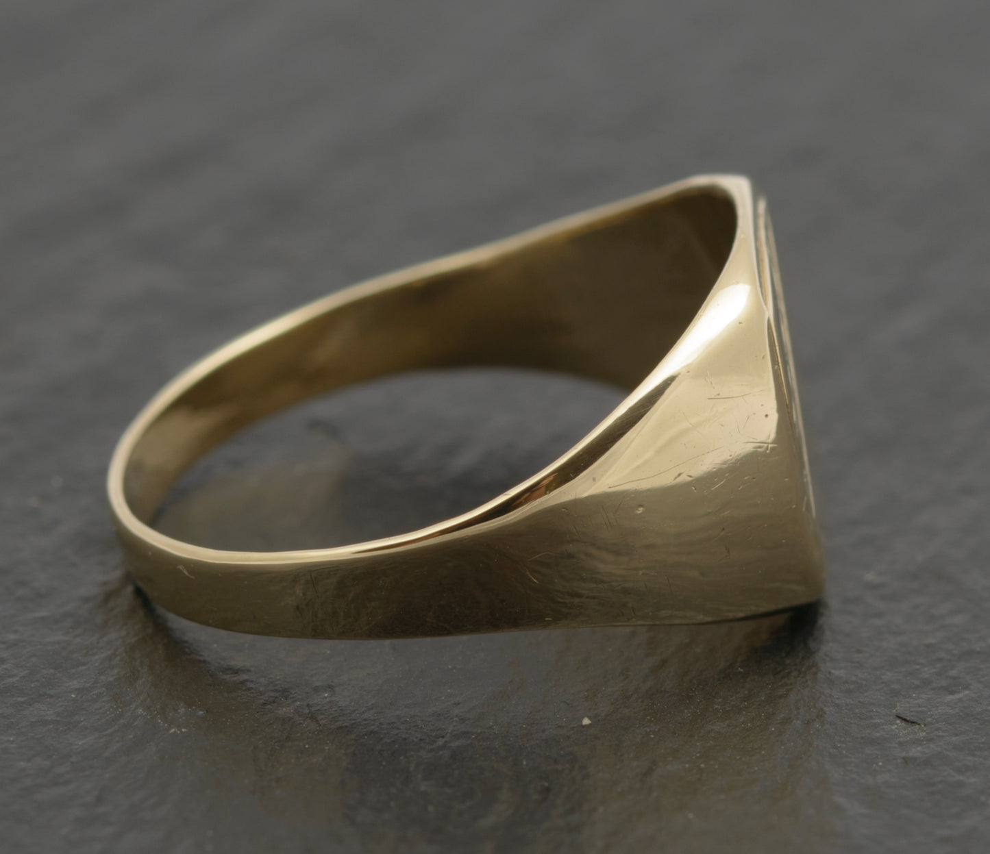 Vintage Men's 9ct Gold Traditional Signet Ring Size W Sheffield Hallmark (B2601)