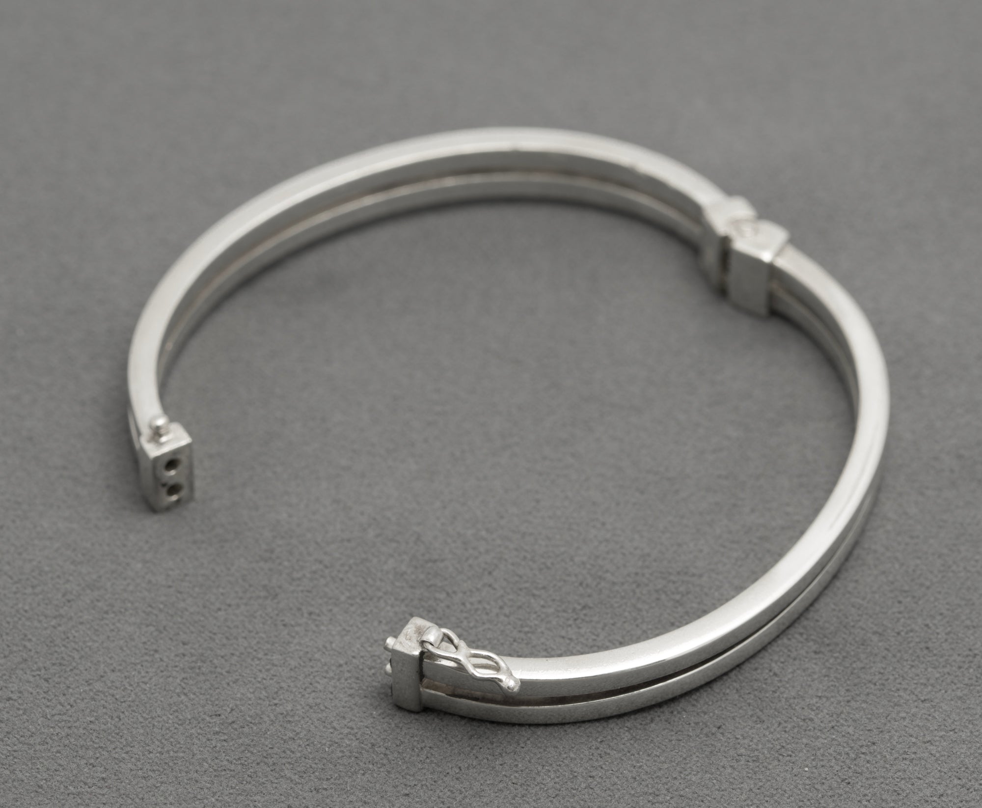 Vintage 925 Sterling Silver Hinged Bangle Double Bar Design 1980's Retro (B2604)