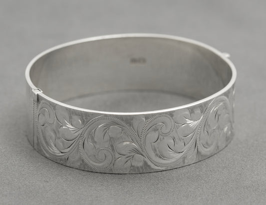 Vintage Sterling Silver Hinged Bangle Victorian Design Hallmarked 1979 Bracelon (B2606)