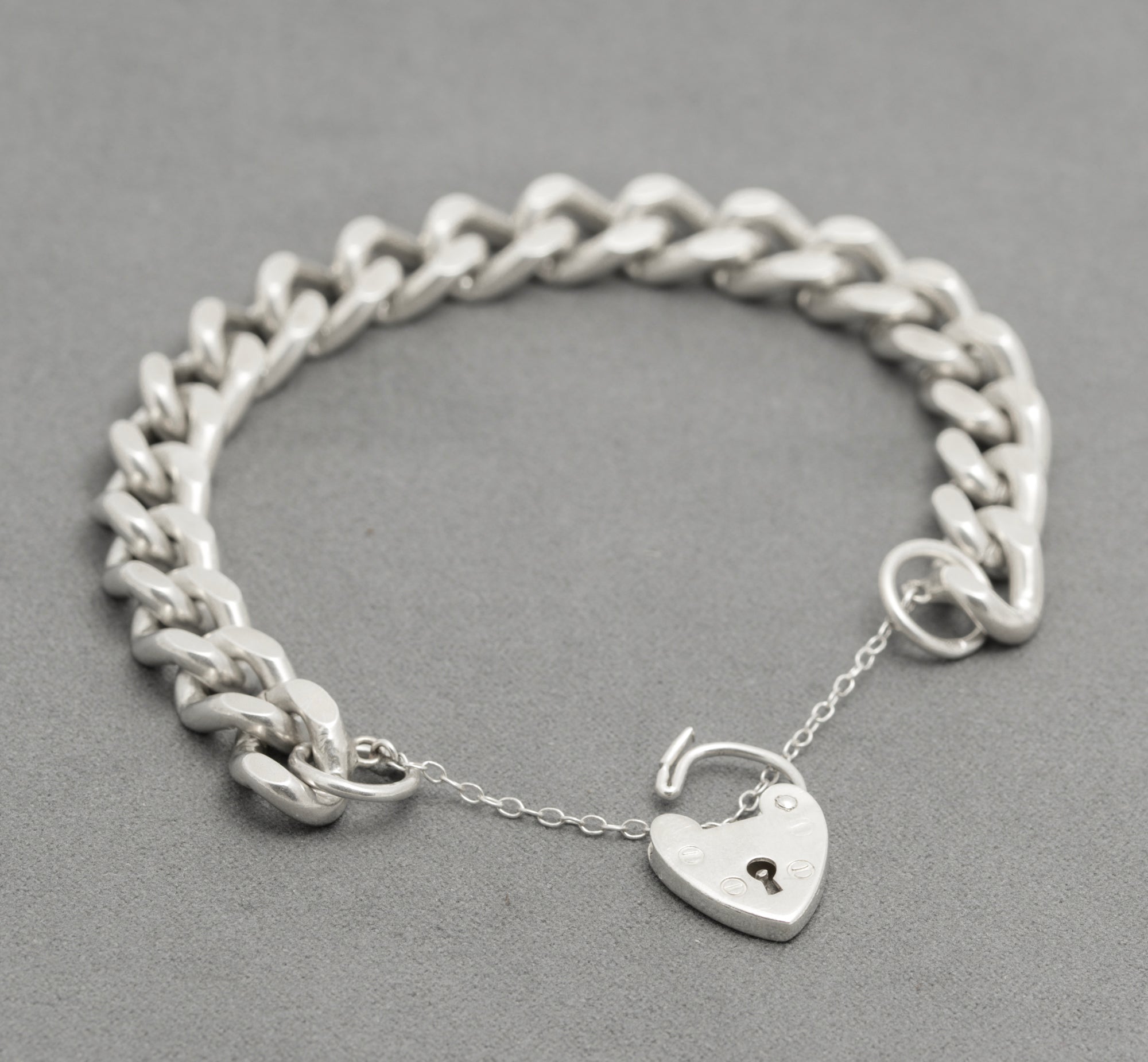 Vintage Sterling Silver Hallmarked Heavy Chunky Curb Chain Bracelet Heart Clasp (B2607)