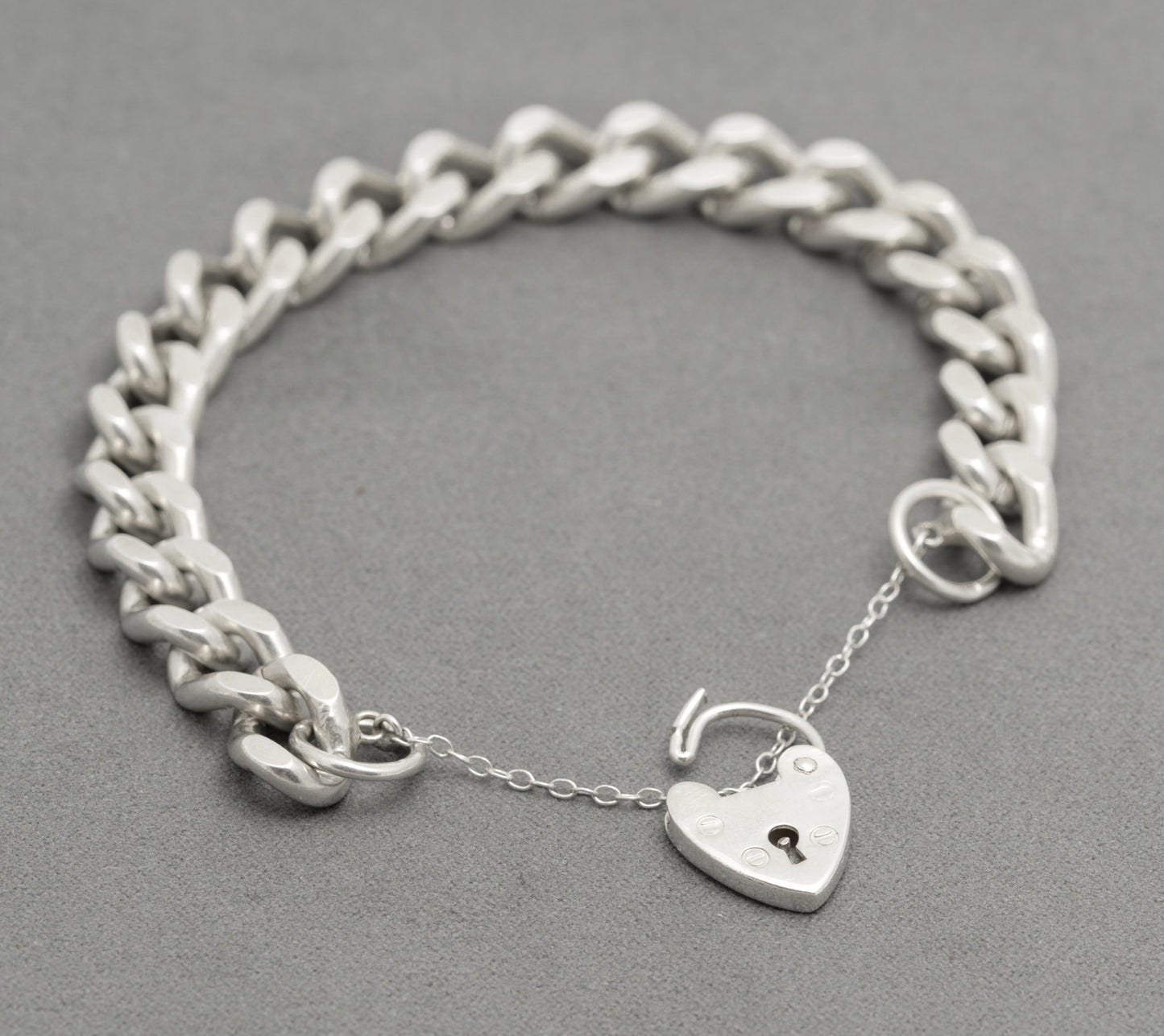 Vintage Sterling Silver Hallmarked Heavy Chunky Curb Chain Bracelet Heart Clasp (B2607)