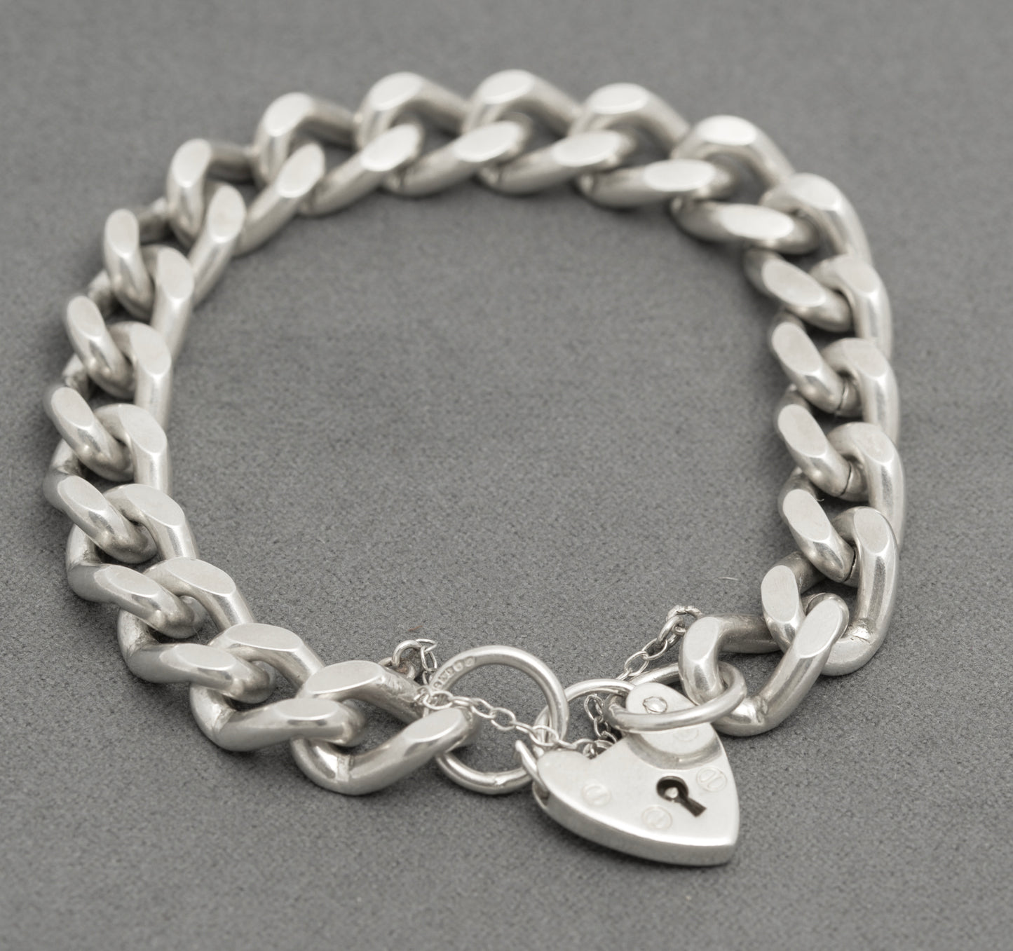 Vintage Sterling Silver Hallmarked Heavy Chunky Curb Chain Bracelet Heart Clasp (B2607)