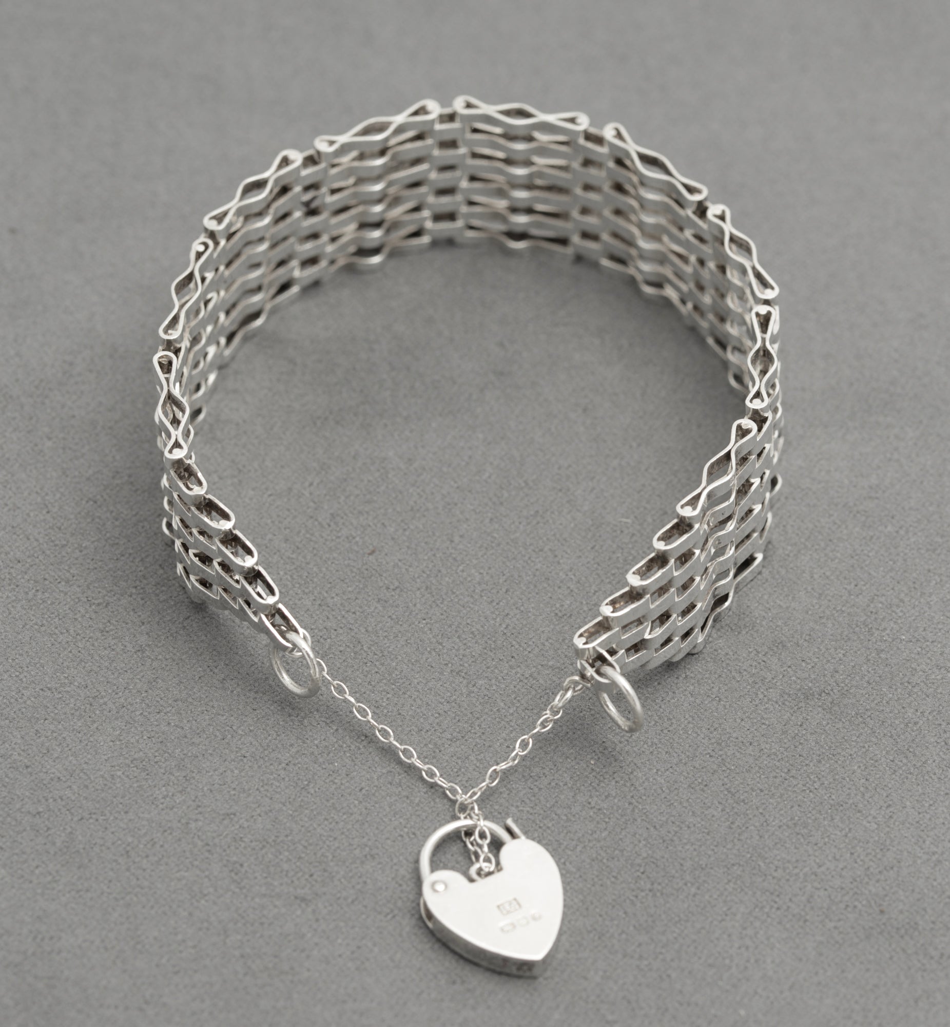 Vintage Sterling Silver Size Bar Gate Bracelet With Heart Clasp Hallmarked 1977 (B2608)