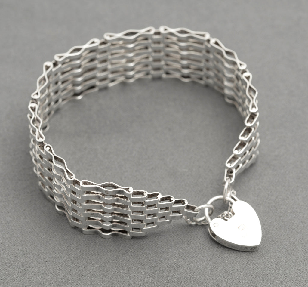 Vintage Sterling Silver Size Bar Gate Bracelet With Heart Clasp Hallmarked 1977 (B2608)