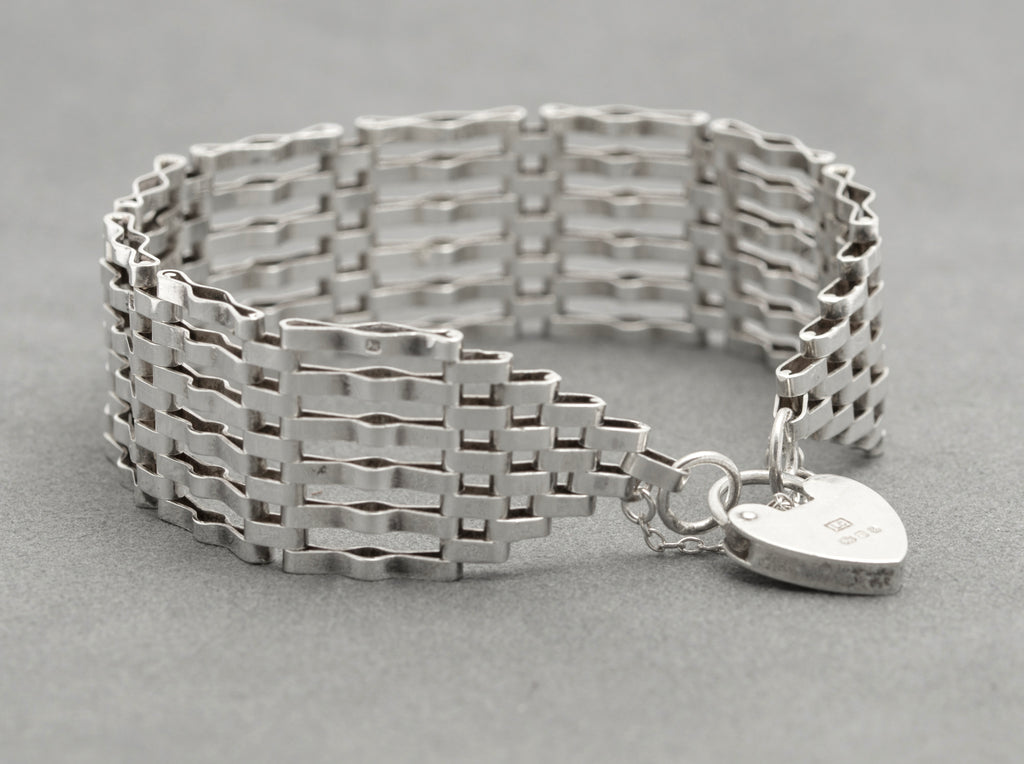 Vintage Sterling Silver Size Bar Gate Bracelet With Heart Clasp Hallmarked 1977 (B2608)
