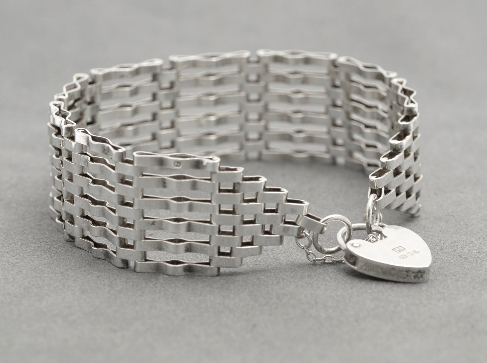 Vintage Sterling Silver Size Bar Gate Bracelet With Heart Clasp Hallmarked 1977 (B2608)