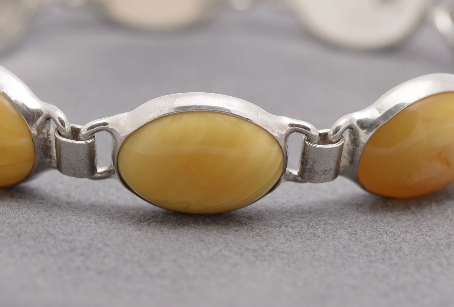 Vintage Polish Sterling Silver & Natural Egg Yolk Amber Cabochon Bracelet (B2609)