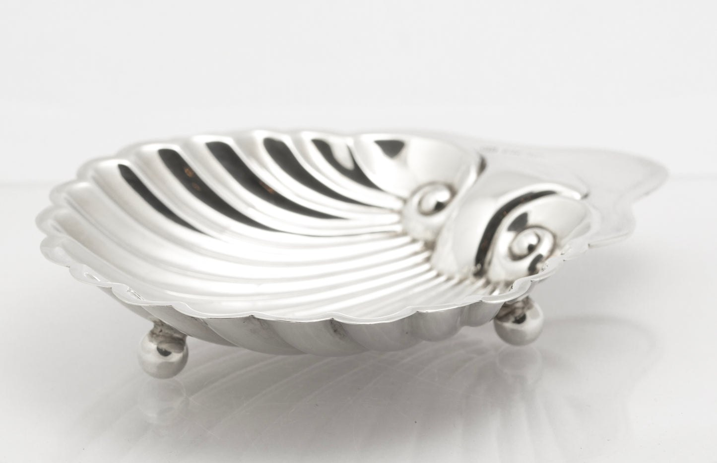 Antique Sterling Silver Shell Shaped Dish Edwardian Hallmarked 1902 J Deakin (B2623)