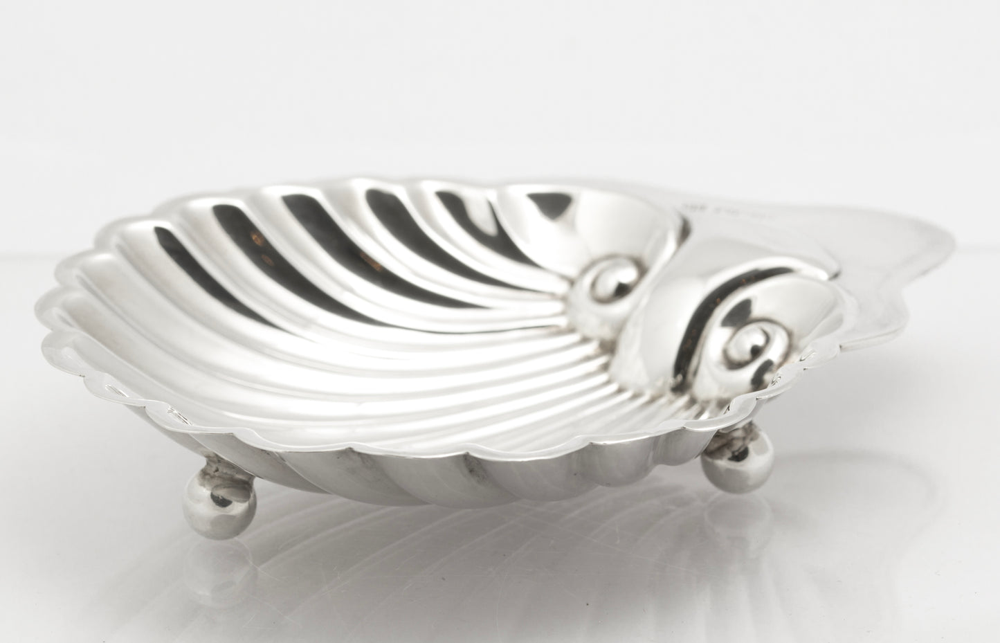 Antique Sterling Silver Shell Shaped Dish Edwardian Hallmarked 1902 J Deakin (B2623)