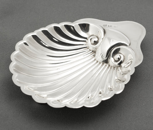 Antique Sterling Silver Shell Shaped Dish Edwardian Hallmarked 1902 J Deakin (B2623)