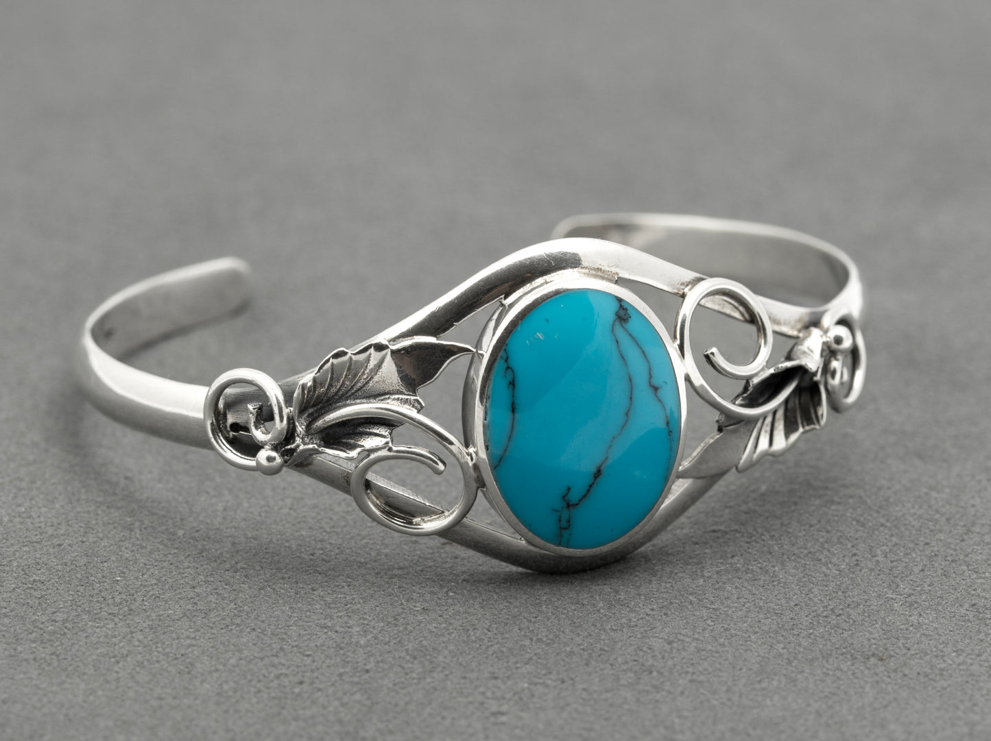 Vintage Sterling Silver & Turquoise Native American Design Bangle (B2624)