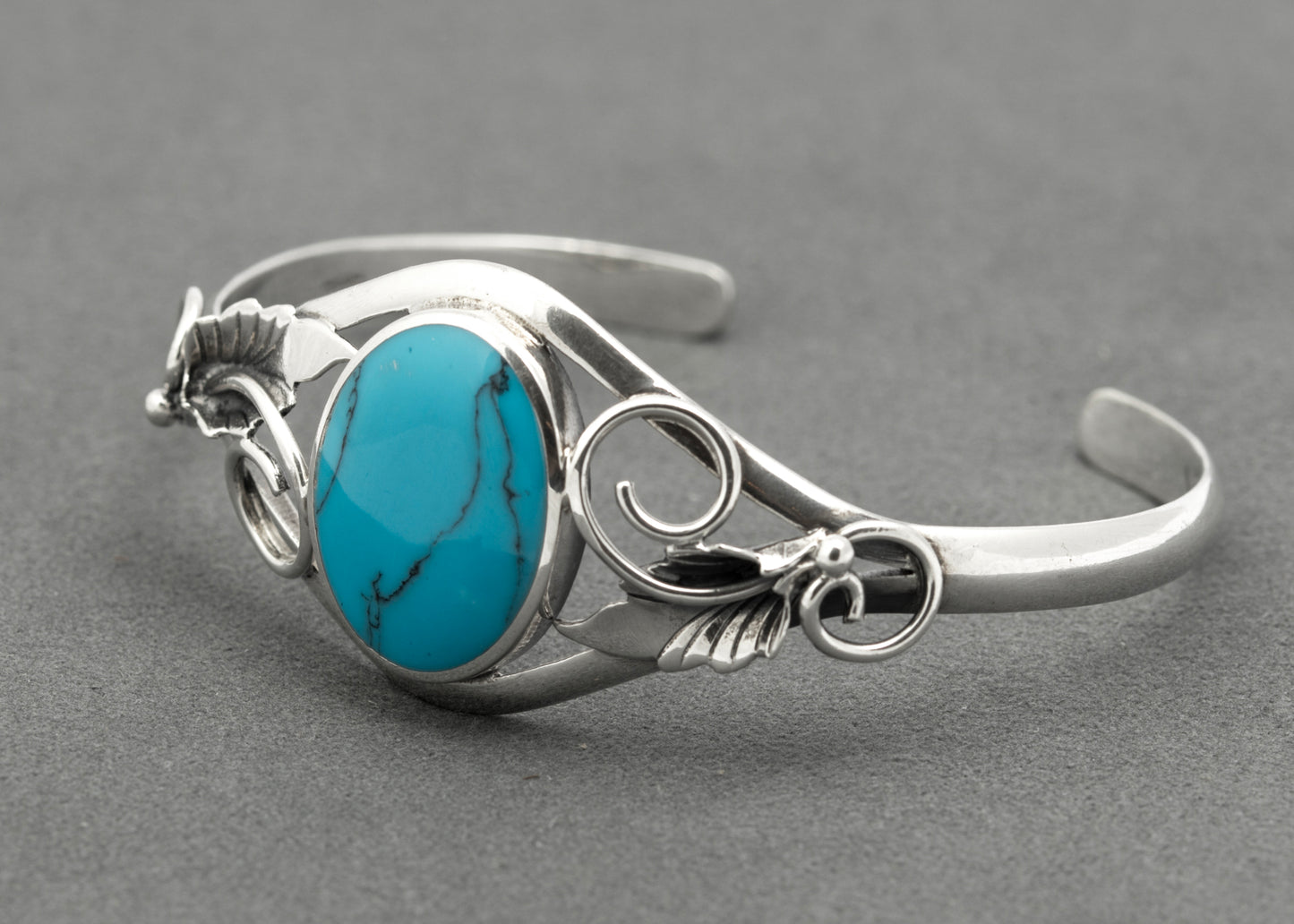 Vintage Sterling Silver & Turquoise Native American Design Bangle (B2624)