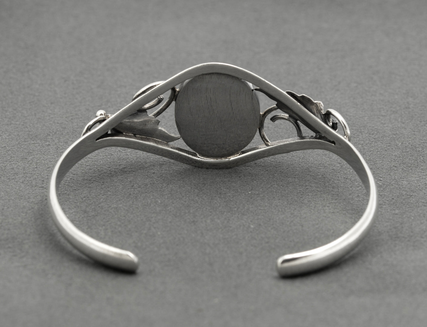 Vintage Sterling Silver & Turquoise Native American Design Bangle (B2624)