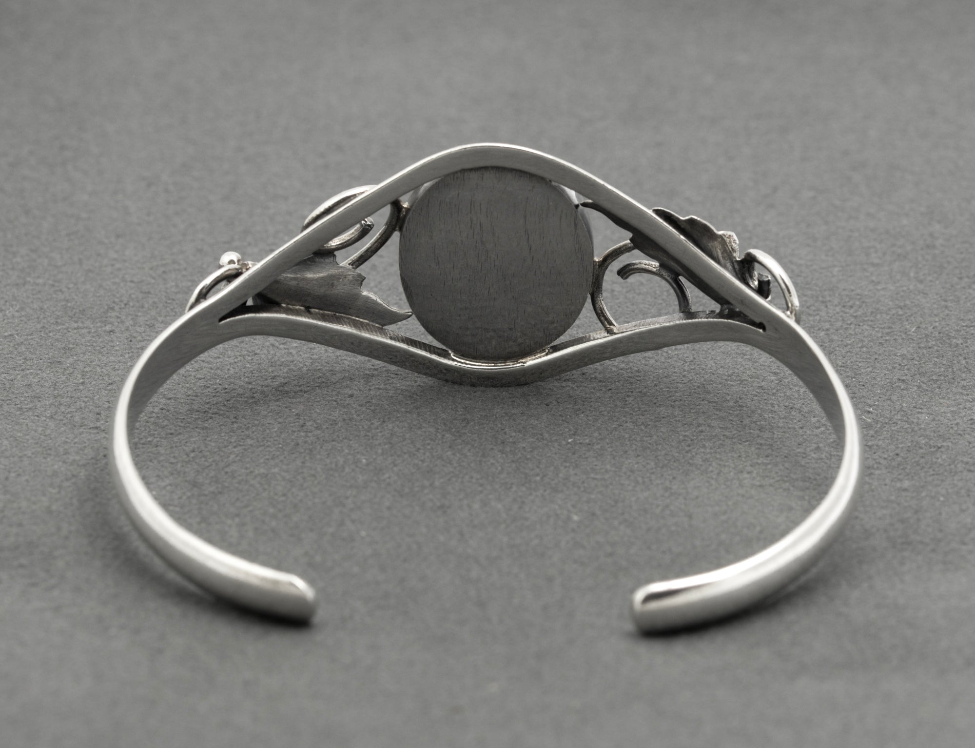 Vintage Sterling Silver & Turquoise Native American Design Bangle (B2624)