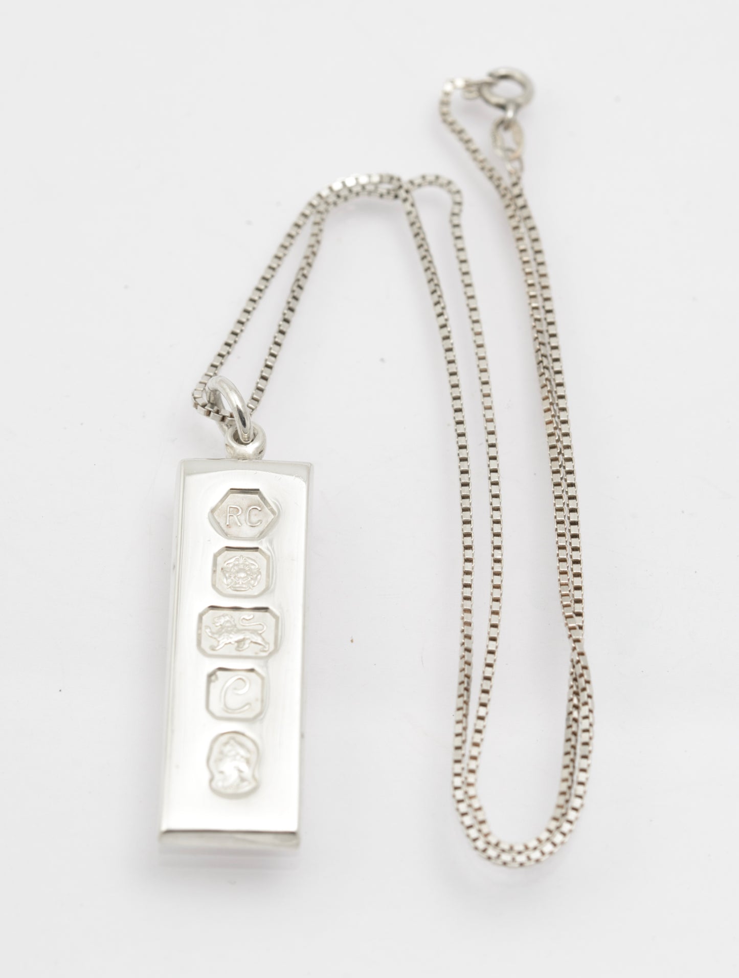 Vintage Sterling Silver Ingot Pendant Necklace Feature Hallmarks 1977 Jubilee (B2626)