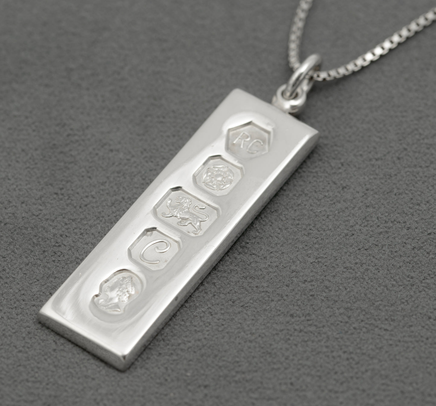 Vintage Sterling Silver Ingot Pendant Necklace Feature Hallmarks 1977 Jubilee (B2626)