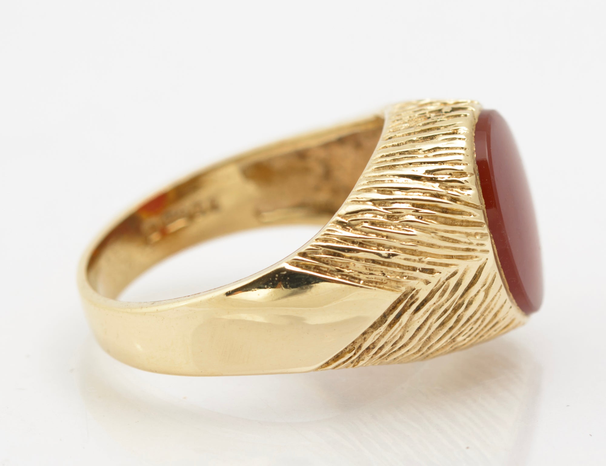 Vintage 9ct Gold Signet Ring With Carnelian Cabochon & Textured Detail UK Size Q (B2630)