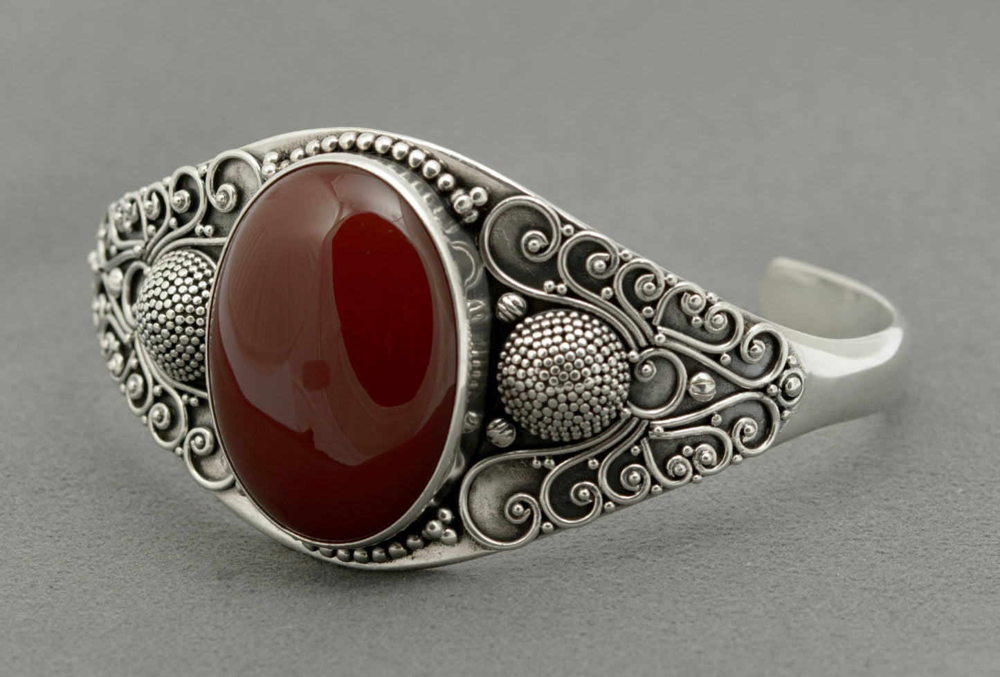 Suarti Sterling Silver Chunky Bangle With Large Carnelian Cabochon Hallmark 2008 (B2634)