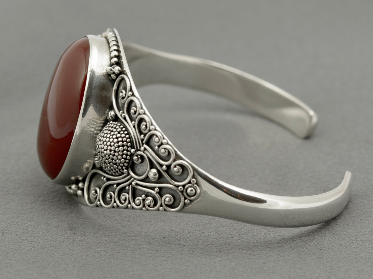 Suarti Sterling Silver Chunky Bangle With Large Carnelian Cabochon Hallmark 2008 (B2634)
